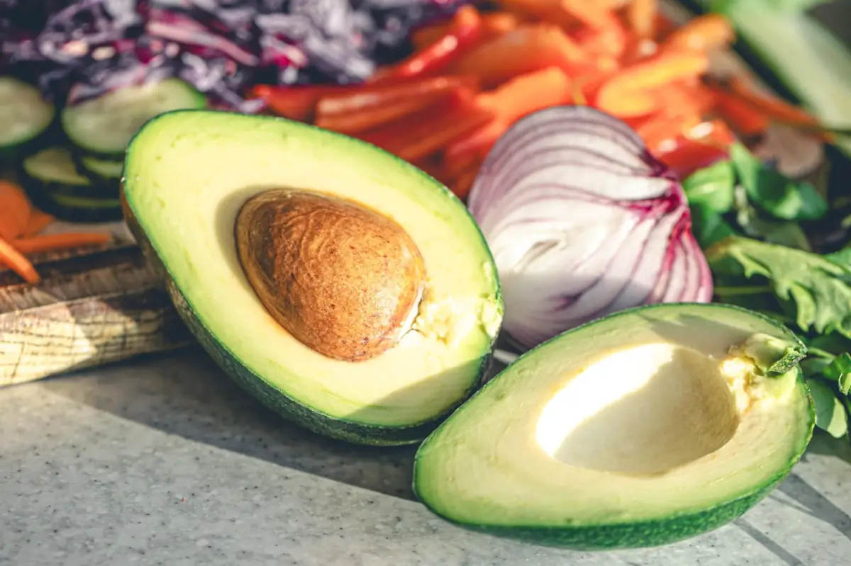 Come mangiare l'avocado: la verità sulle sostanze chimiche usate per i frutti in arrivo dal Perù