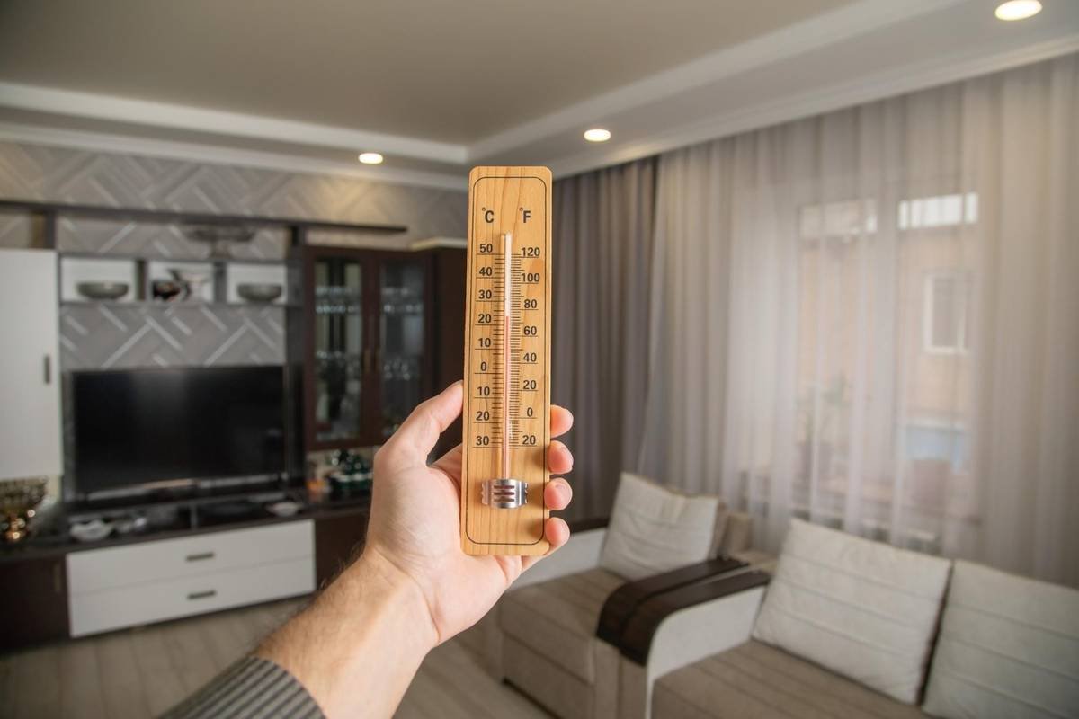 Temperatura ideale in casa: il trucco per risparmiare sulla bolletta senza soffrire il freddo