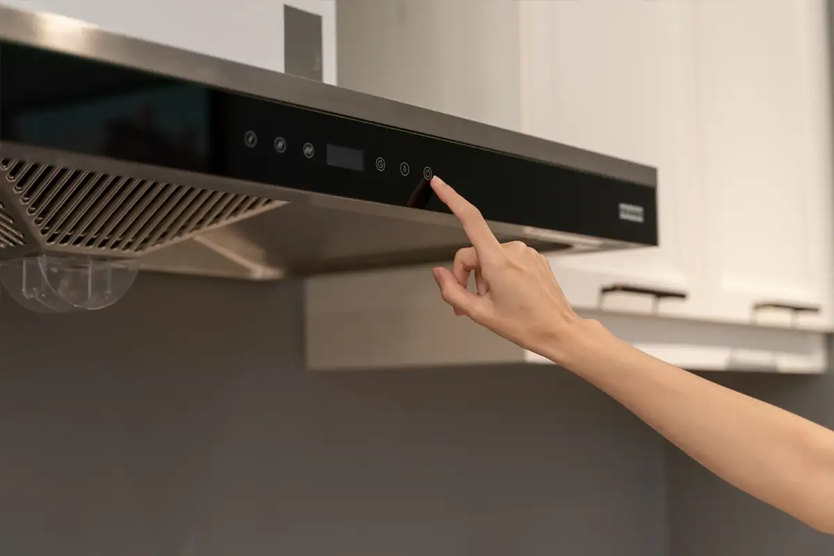 Idee efficaci che nessuno ti dice per ridurre il rumore cappa in cucina e vivere in pace