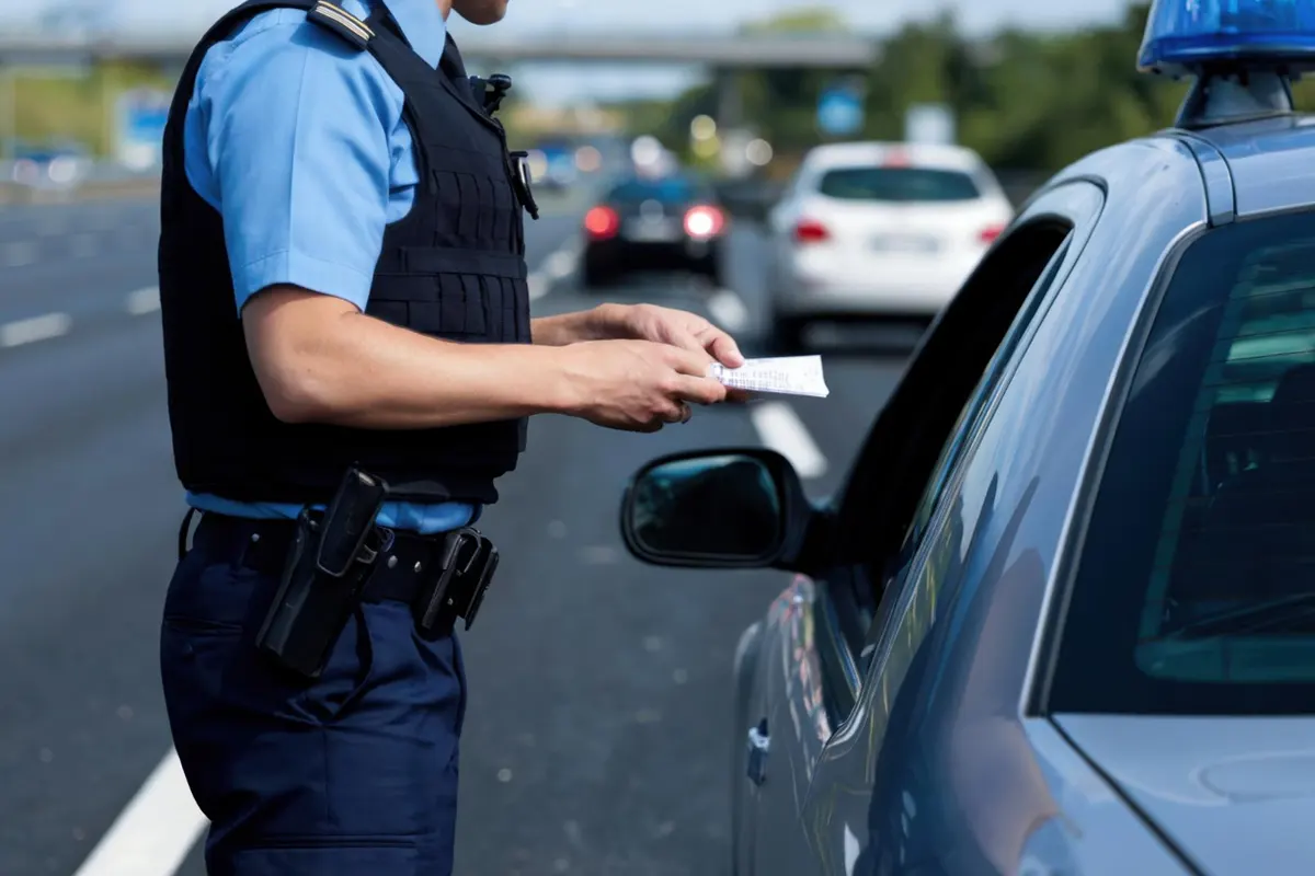 Scattano centinaia di patenti ritirate: il trucco legale per non fermarsi mai anche con i nuovi controlli